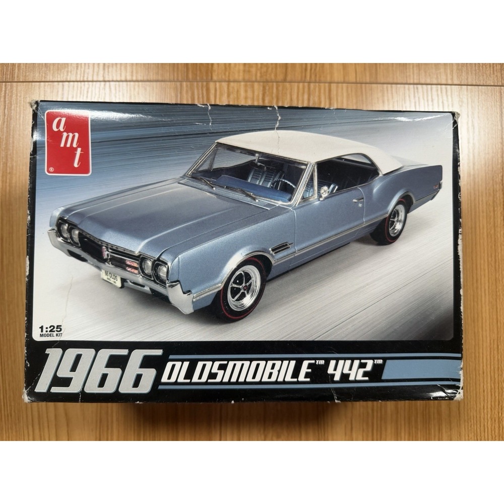 AMT 1966 Oldsmobile 442 1/25 Model Kit AMT689 - Partially Started